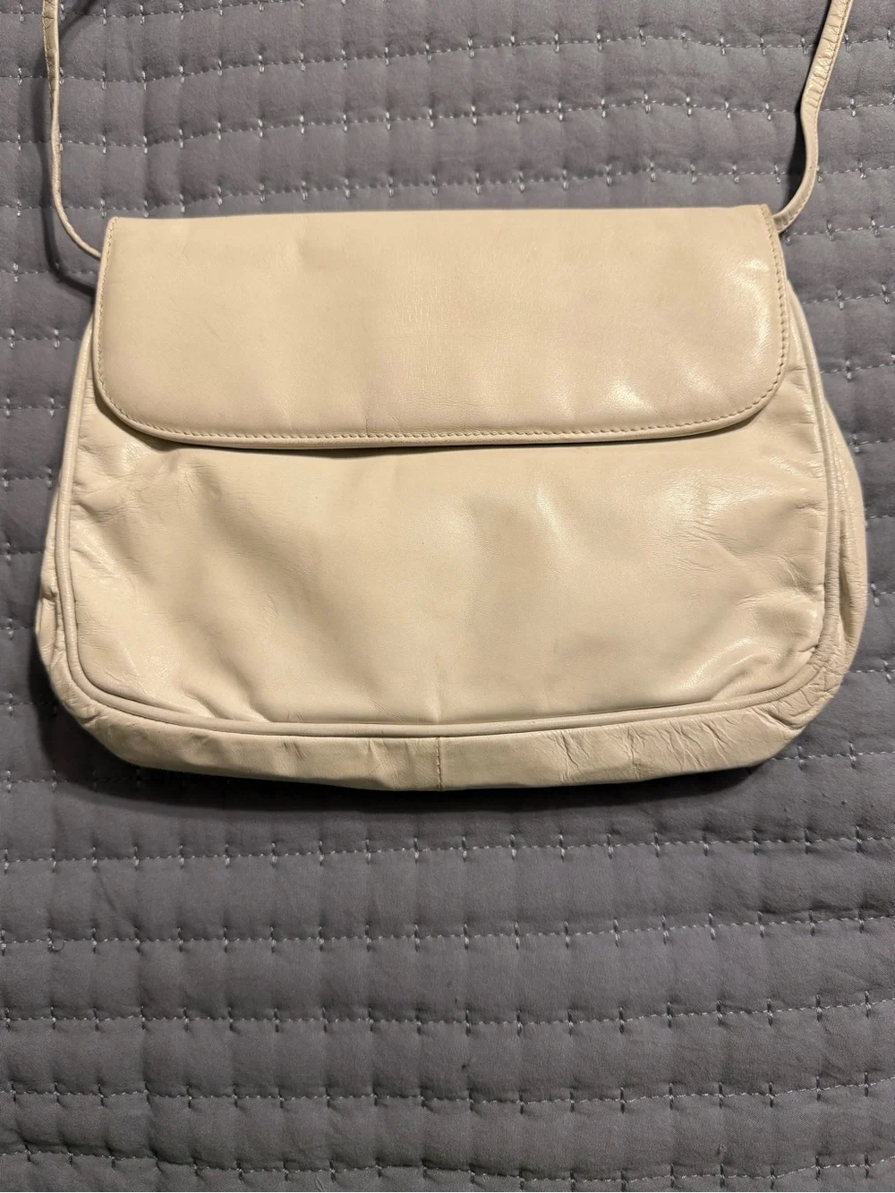 Vintage  BOTTEGA VENETA White Leather Crossbody Bag Made In Italy